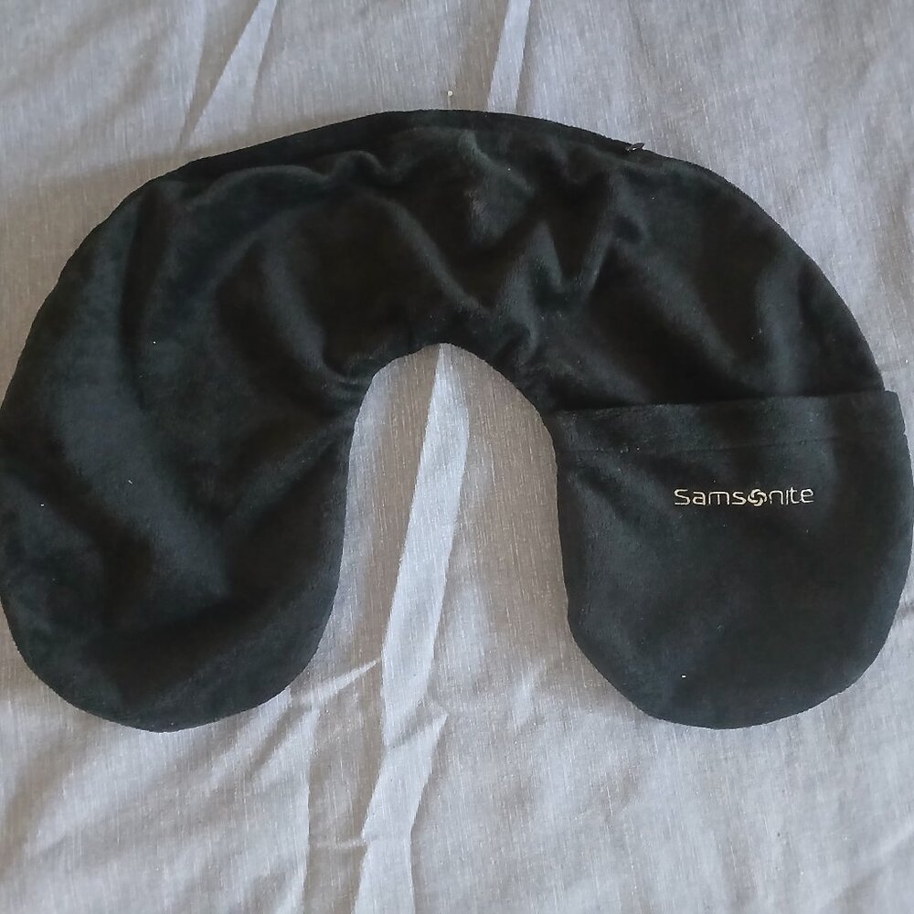 Samsonite Black Pillow Neck Zipper closure cover used